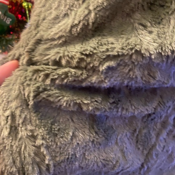 Woman’s reversible Free Country Vest - Picture 9 of 11